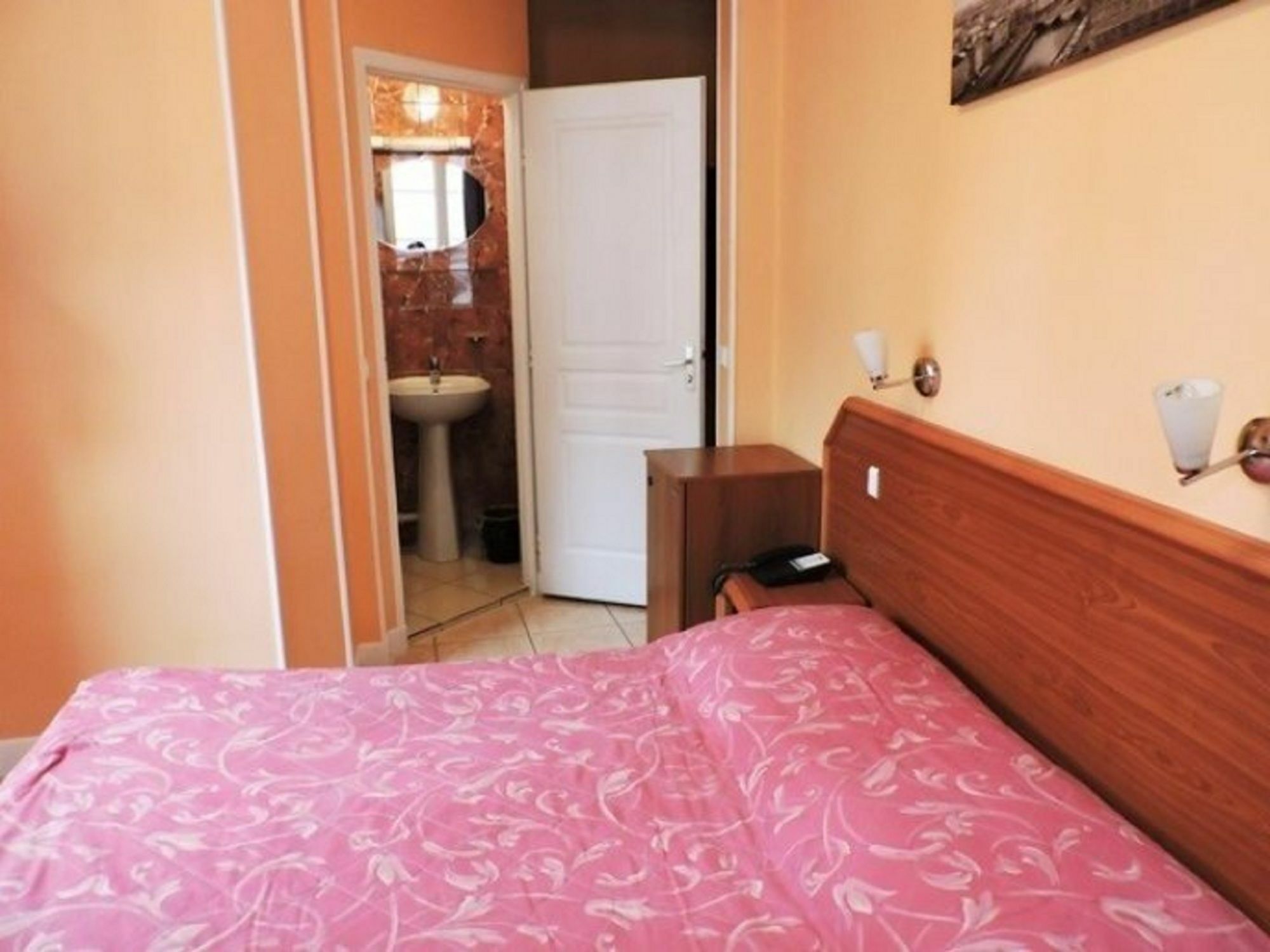 Paris Hotel Le Mediterraneen 외부 사진