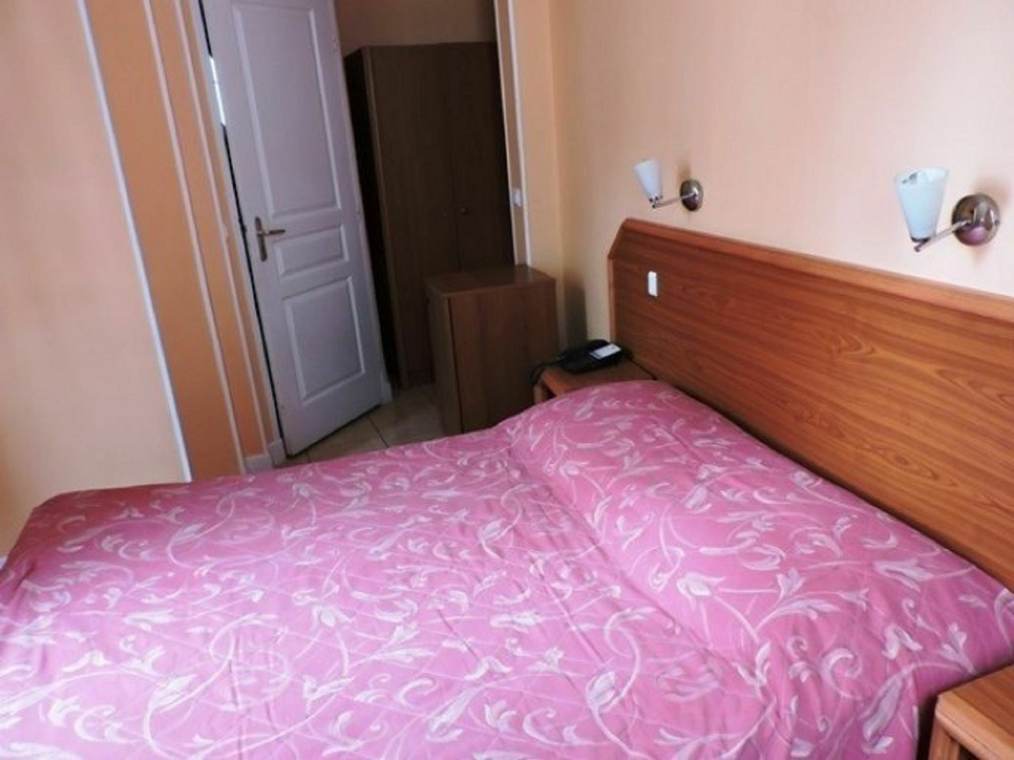 Paris Hotel Le Mediterraneen 외부 사진
