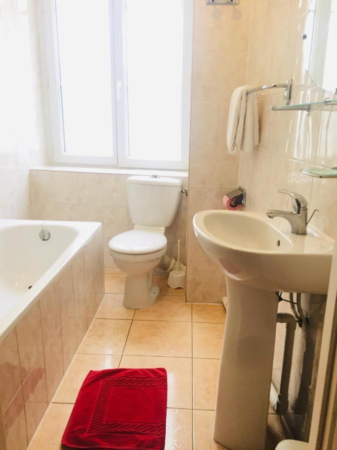 Paris Hotel Le Mediterraneen 외부 사진